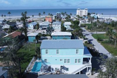 Docked at Dakota Sunset - Mid Island Pool Home