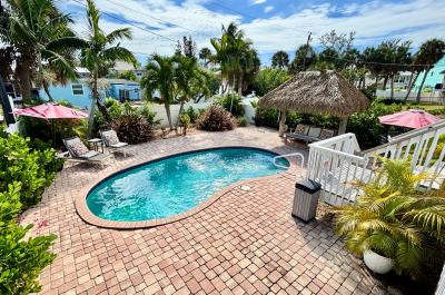 The Lazy Tiki - Private Pool